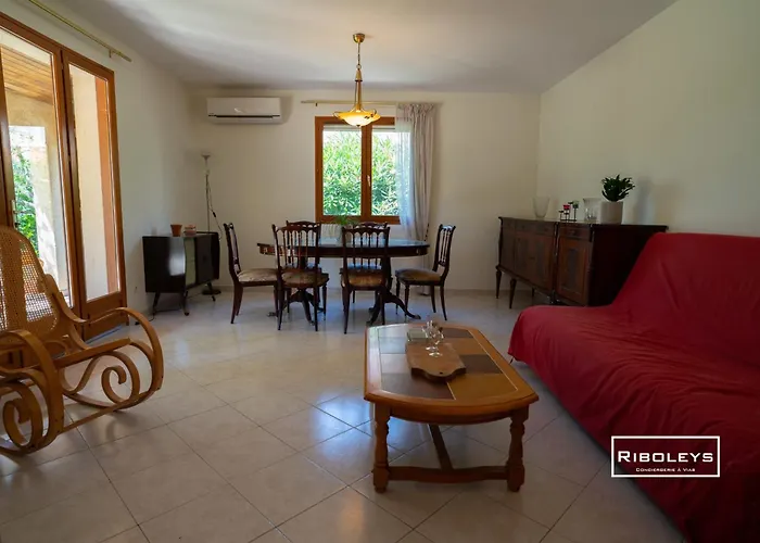 Maison Climatisee Avec Grand Jardin Ombrage