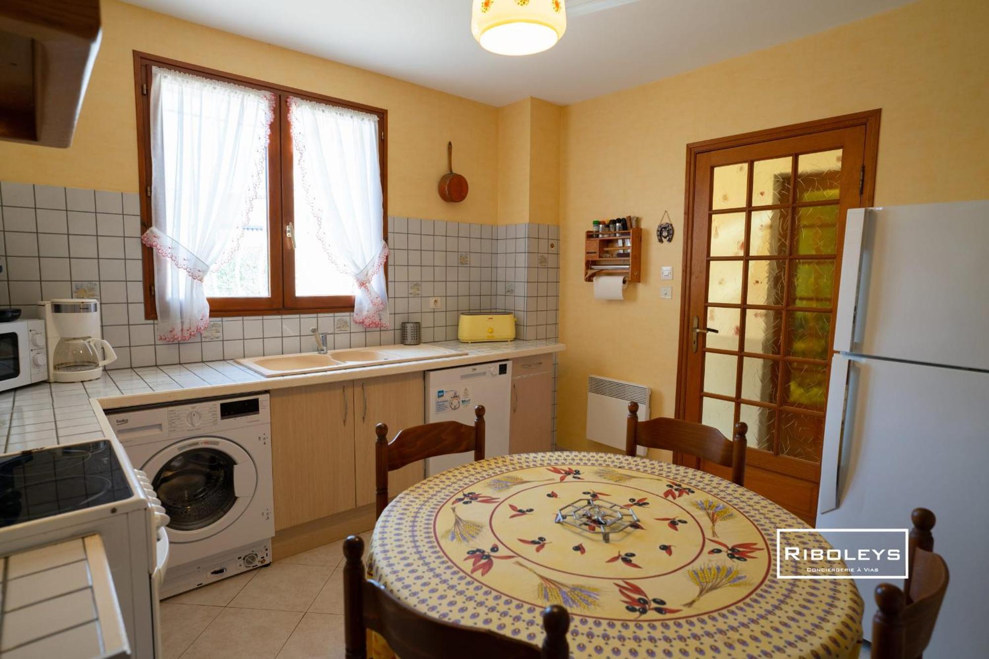 Holiday home Maison Climatisee Avec Grand Jardin Ombrage Vias