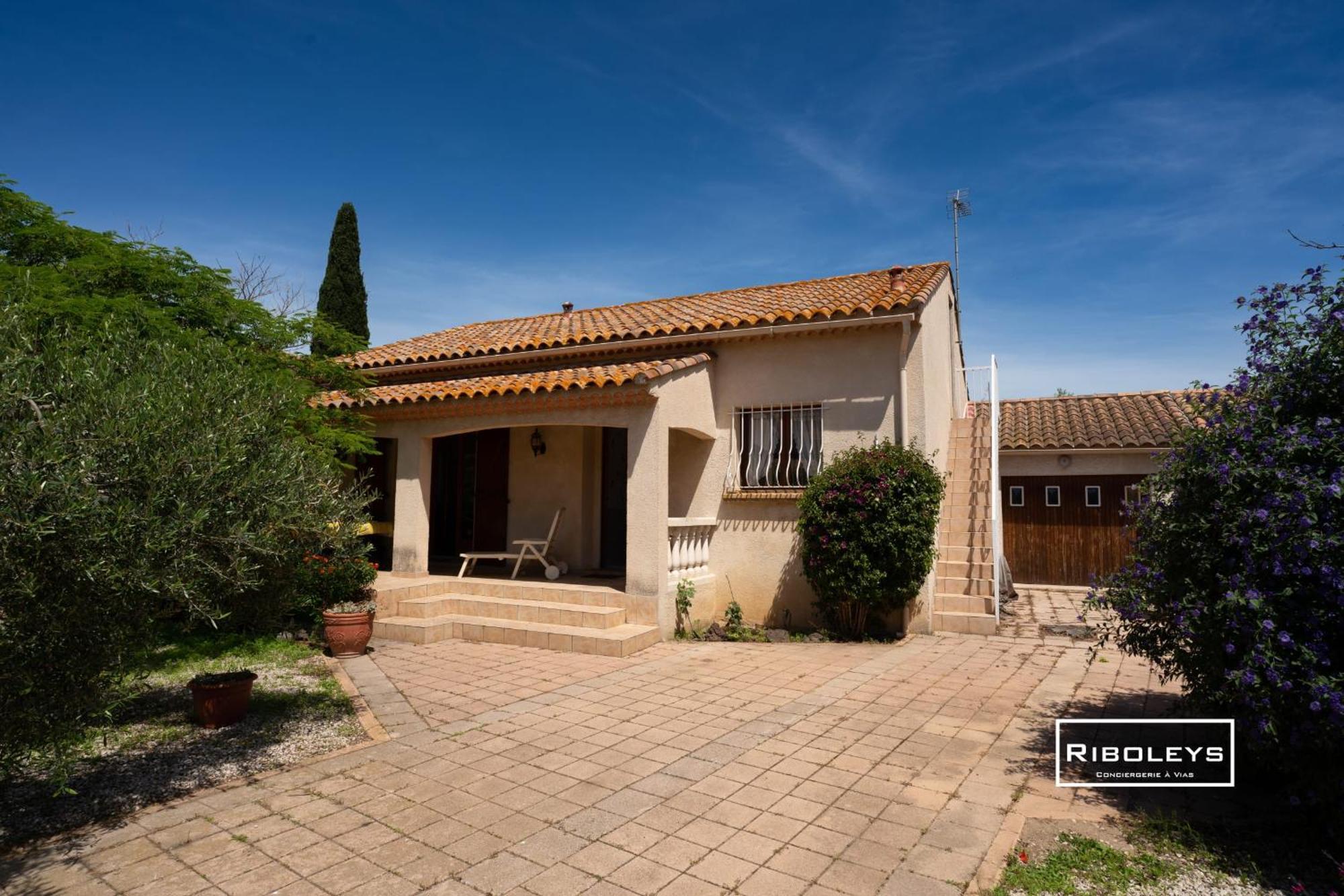 Holiday home Maison Climatisee Avec Grand Jardin Ombrage